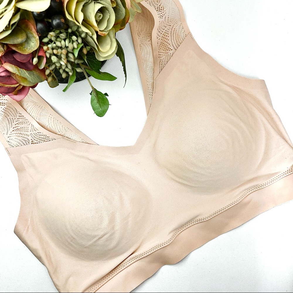 NWOT Chantelle Soft Stretch Padded Bra Top with Lace